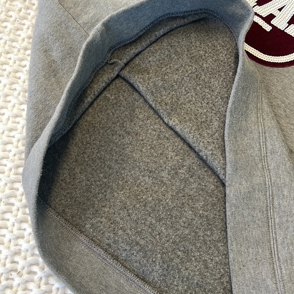 Umass Amherst Sweatshirt - Picture 6 of 7